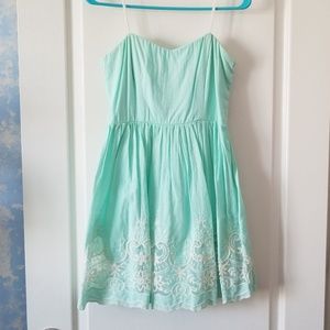 LIKE NEW FRANCESCA'S LACE BOTTOM STRAPLESS DRESS